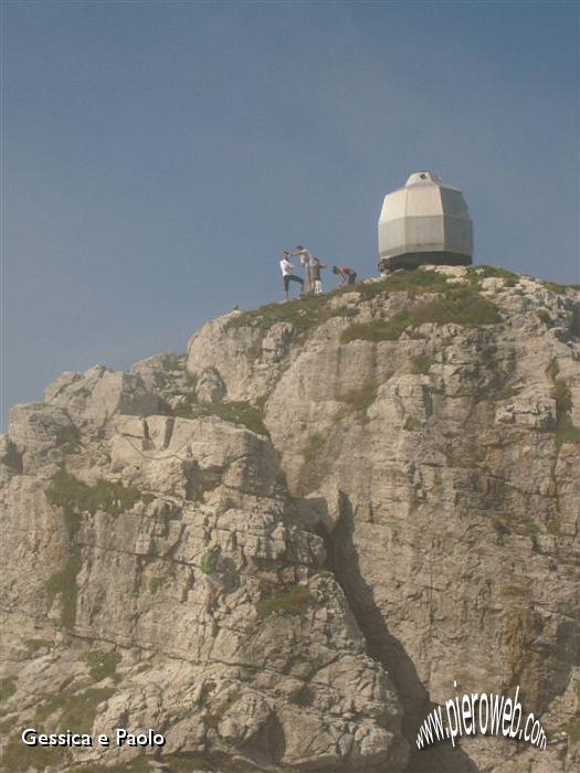 08 Paolo cerca di  raggiungere la cima.jpg